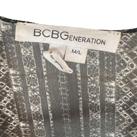 BCBGENERATION black & white open front short sleeve long kimono size M/L - Picture 4 of 5